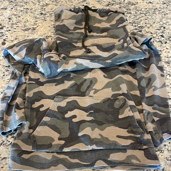 Chelsea DeBoer by lily & Lottie long sleeve cowl sweatshirt - Picture 1 of 3